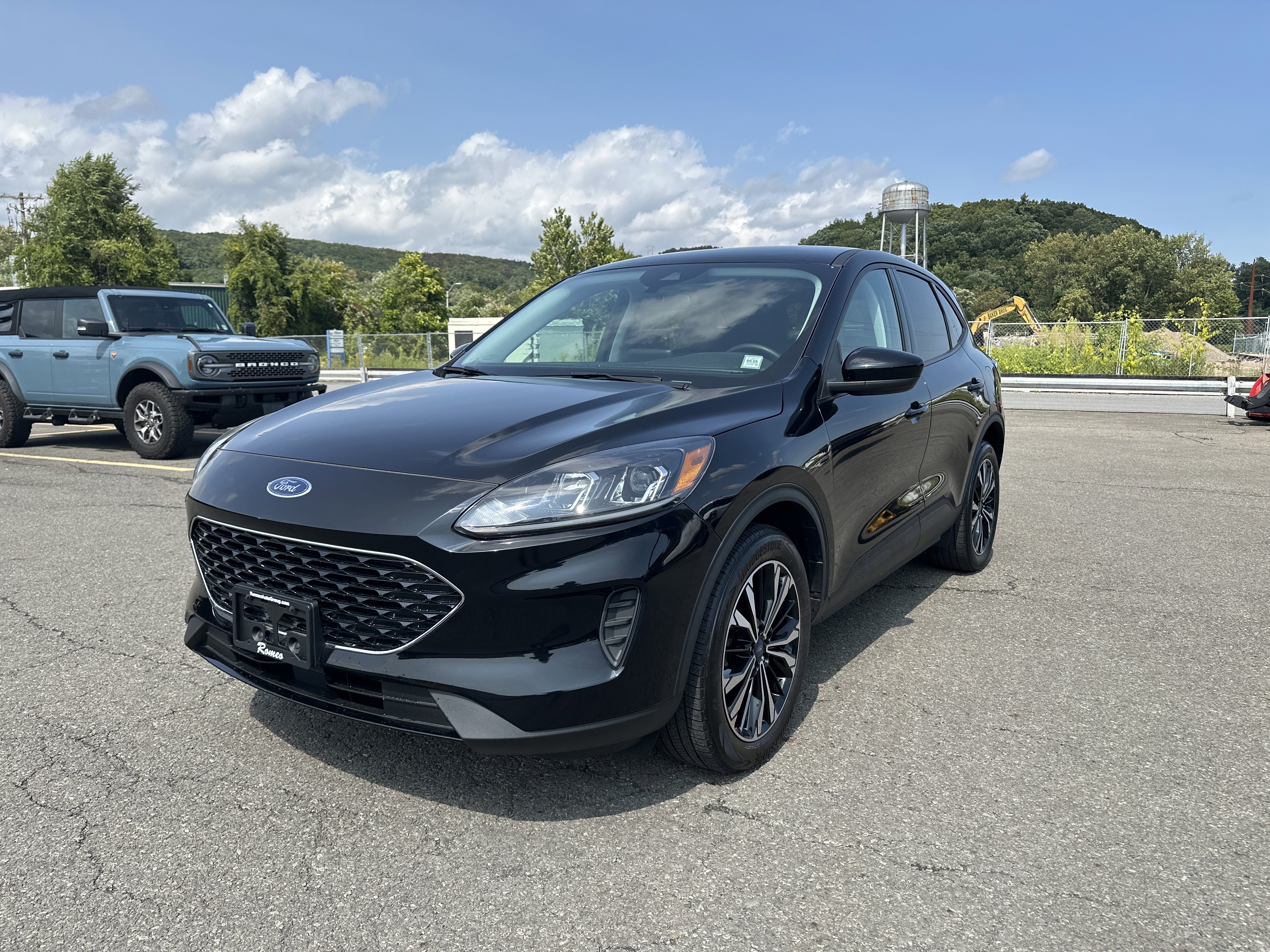 Used 2022 Ford Escape SE w/ SE Sport Appearance Package