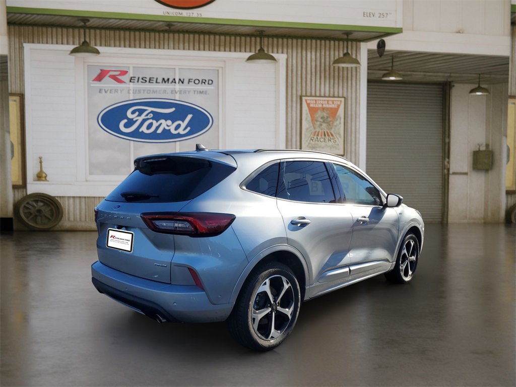 Certified 2023 Ford Escape ST-Line Elite w/ Premium Technology Package image 4