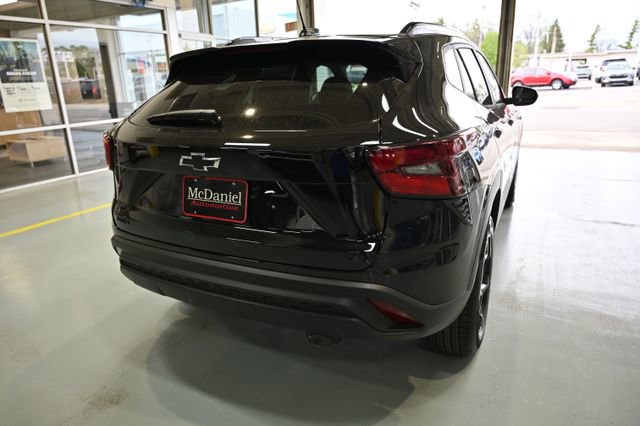 New 2026 Chevrolet Trax LT w/ Driver Confidence Package FWD image 5