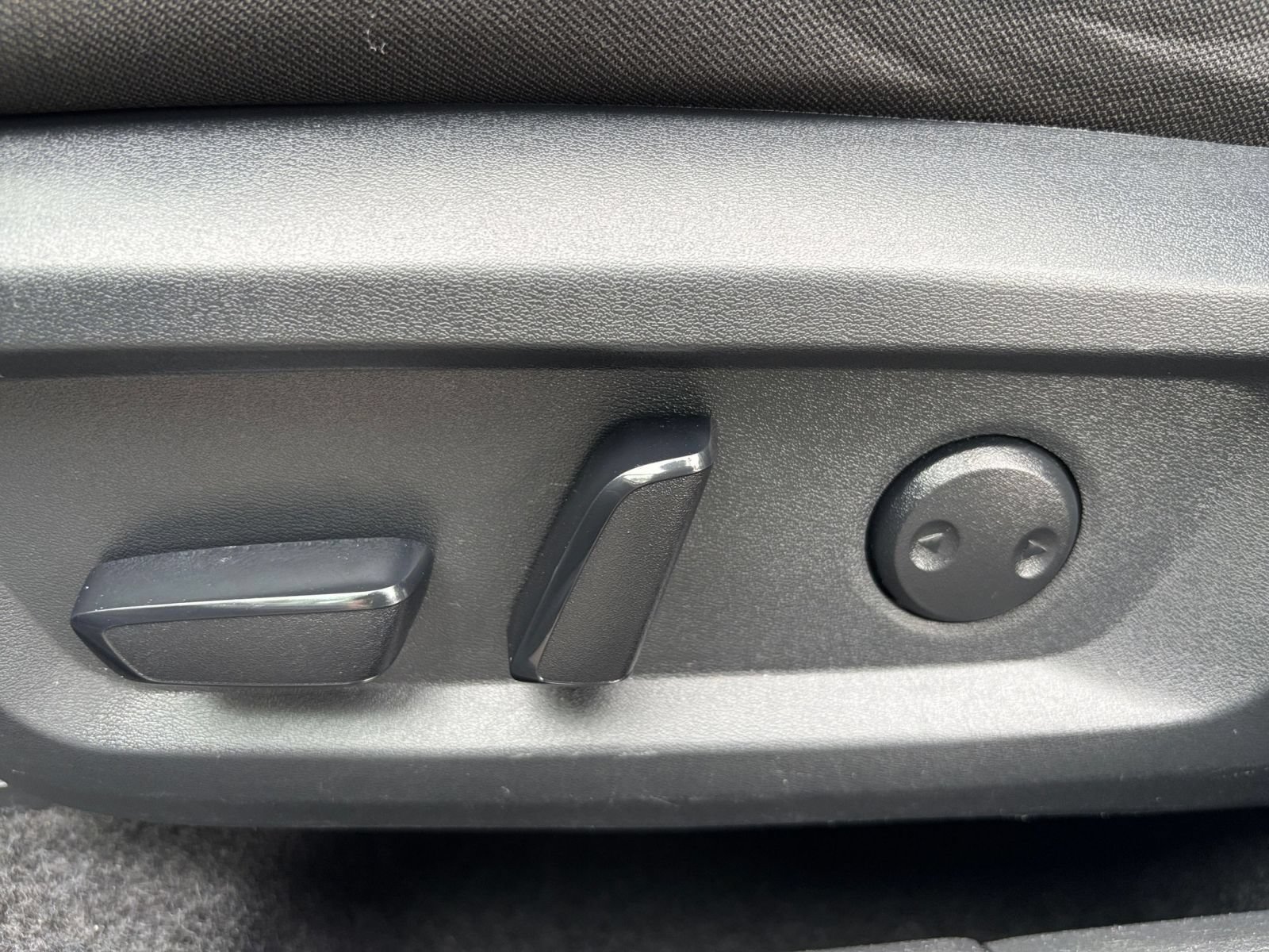 Used 2025 Nissan Rogue SV FWD image 21