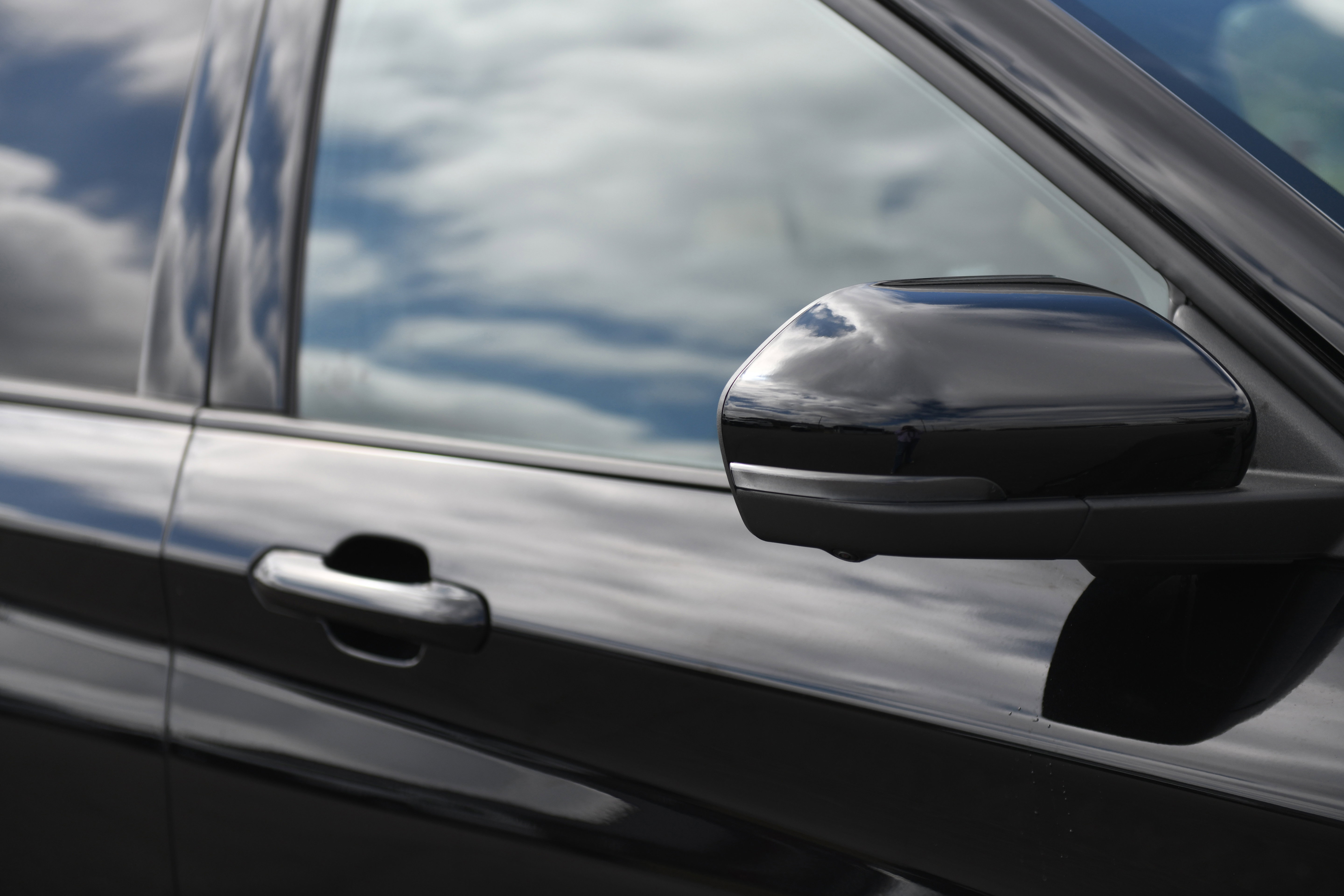 Used 2025 Ford Explorer Platinum image 5