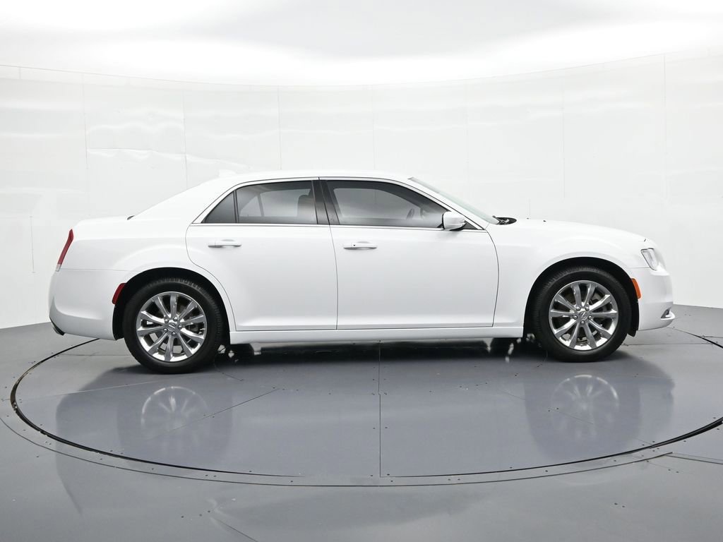 Used 2022 Chrysler 300 Touring AWD/4WD image 5