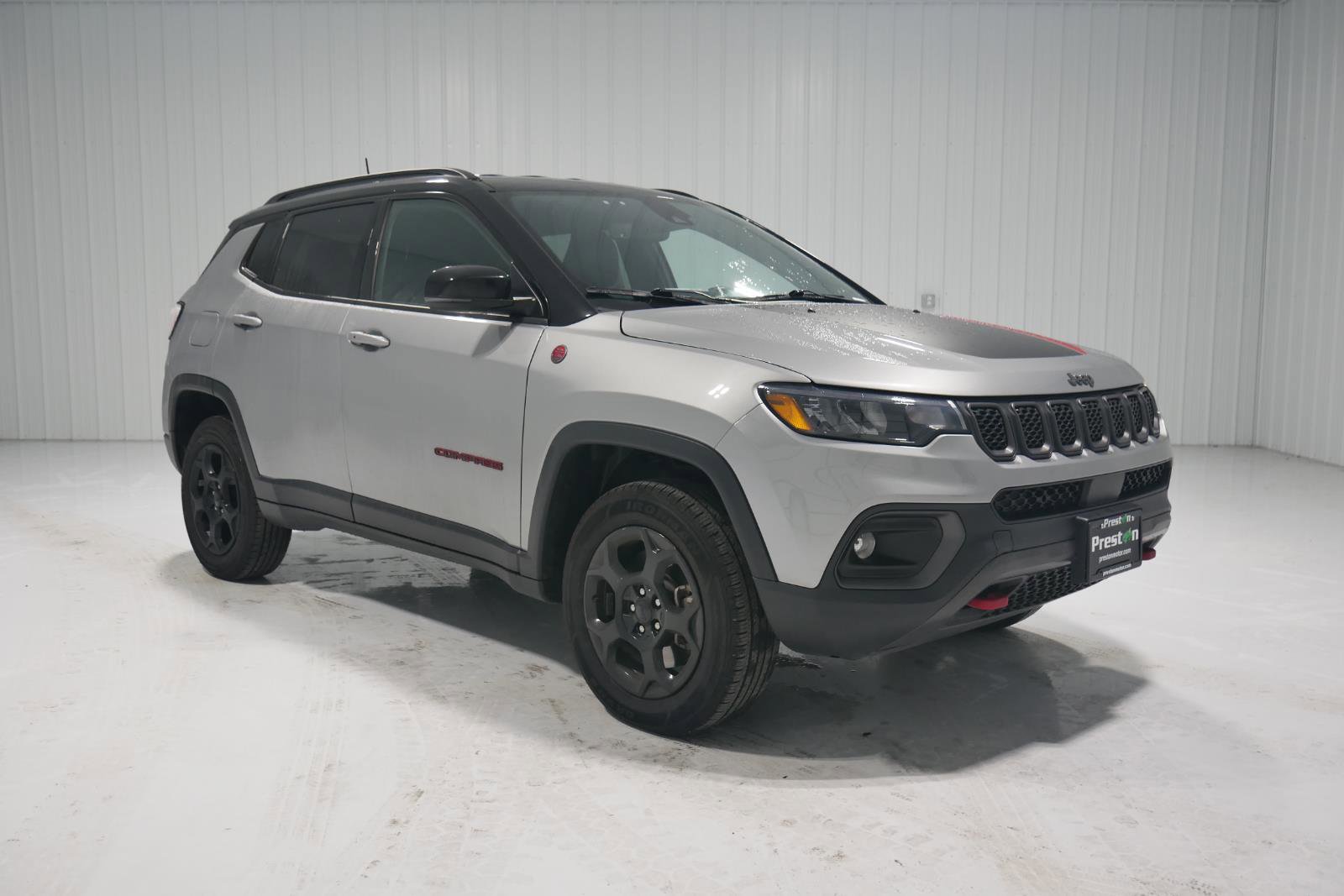 Used 2023 Jeep Compass Trailhawk image 3