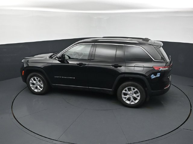 Used 2023 Jeep Grand Cherokee Limited w/ Luxury Tech Group II AWD/4WD image 15