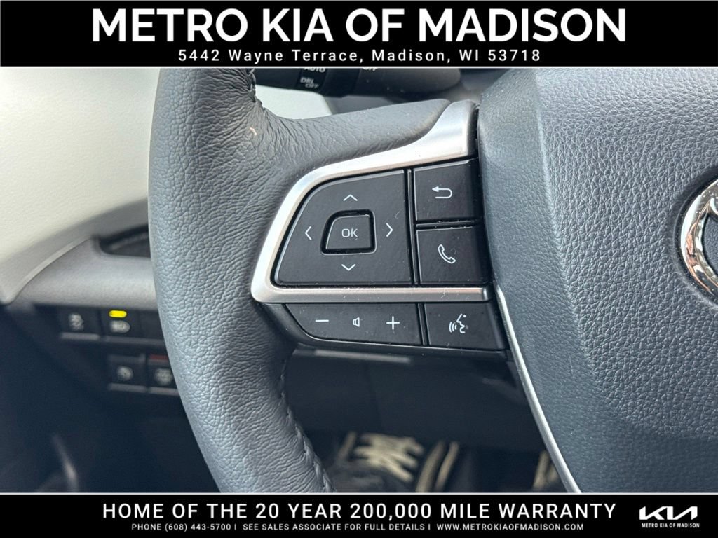 Used 2025 Toyota Sienna XLE AWD/4WD image 21