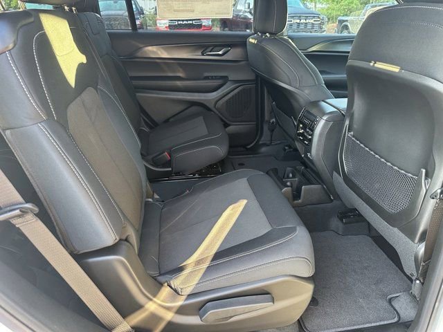 New 2025 Jeep Grand Cherokee L Laredo image 15