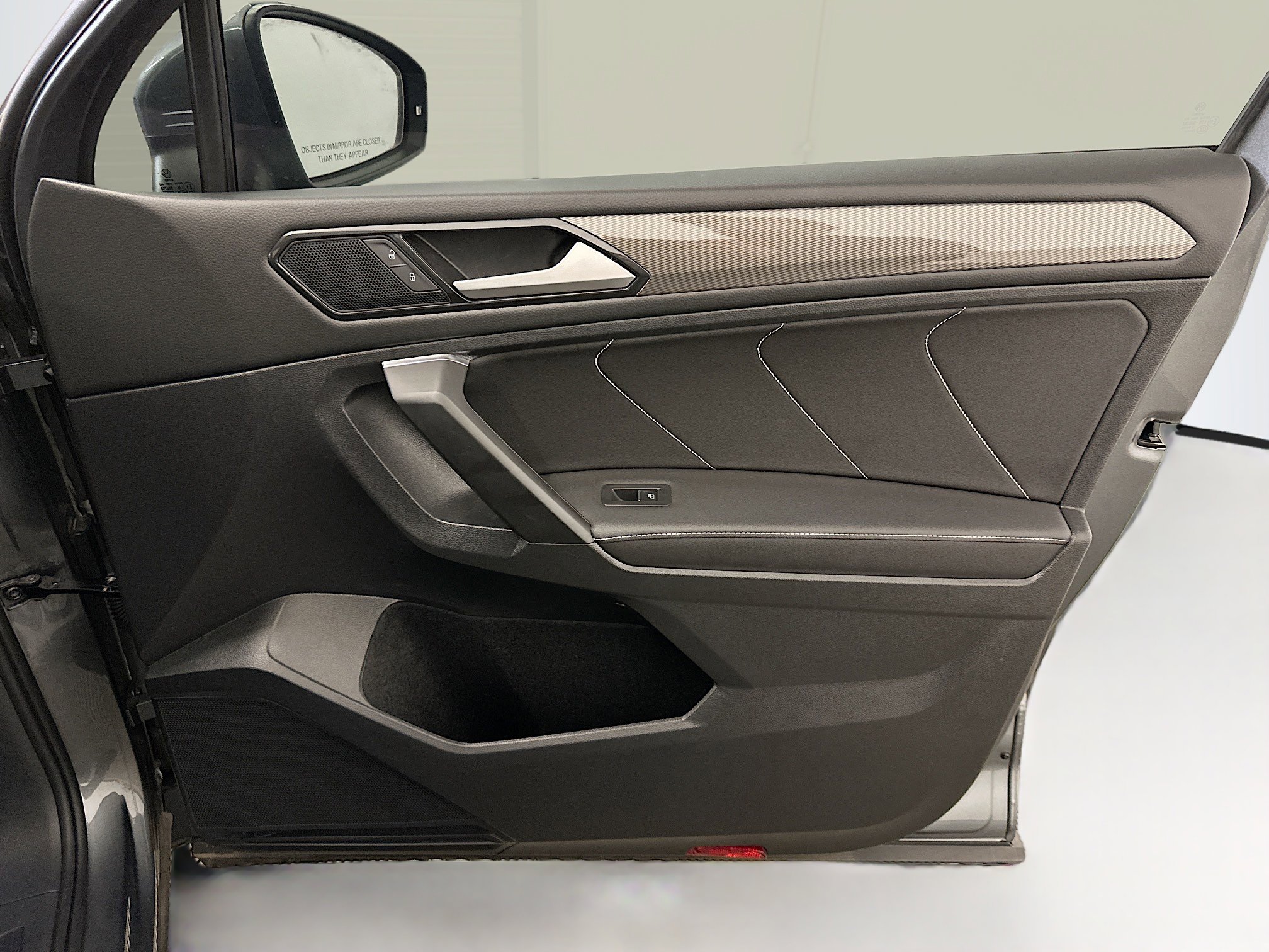 Used 2022 Volkswagen Tiguan SE image 34