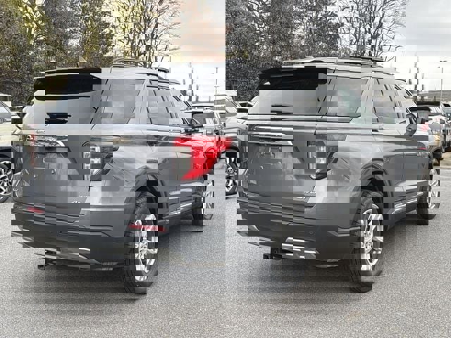 Used 2021 Ford Explorer XLT w/ Equipment Group 202A image 3