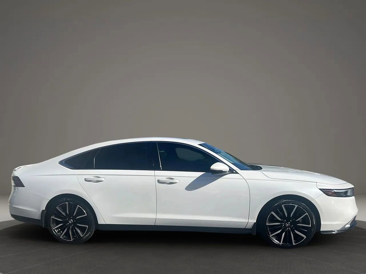 Used 2023 Honda Accord Touring image 4