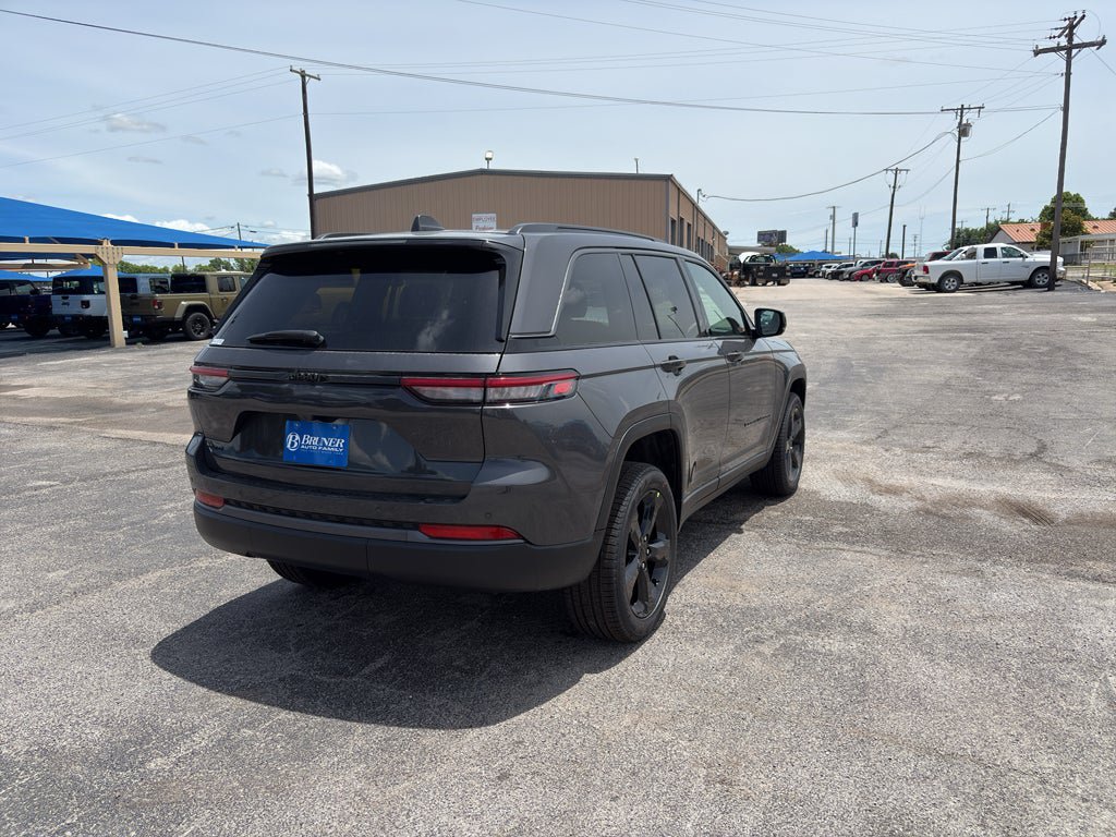 New 2026 Jeep Grand Cherokee Limited w/ Limited Altitude Package AWD/4WD image 5