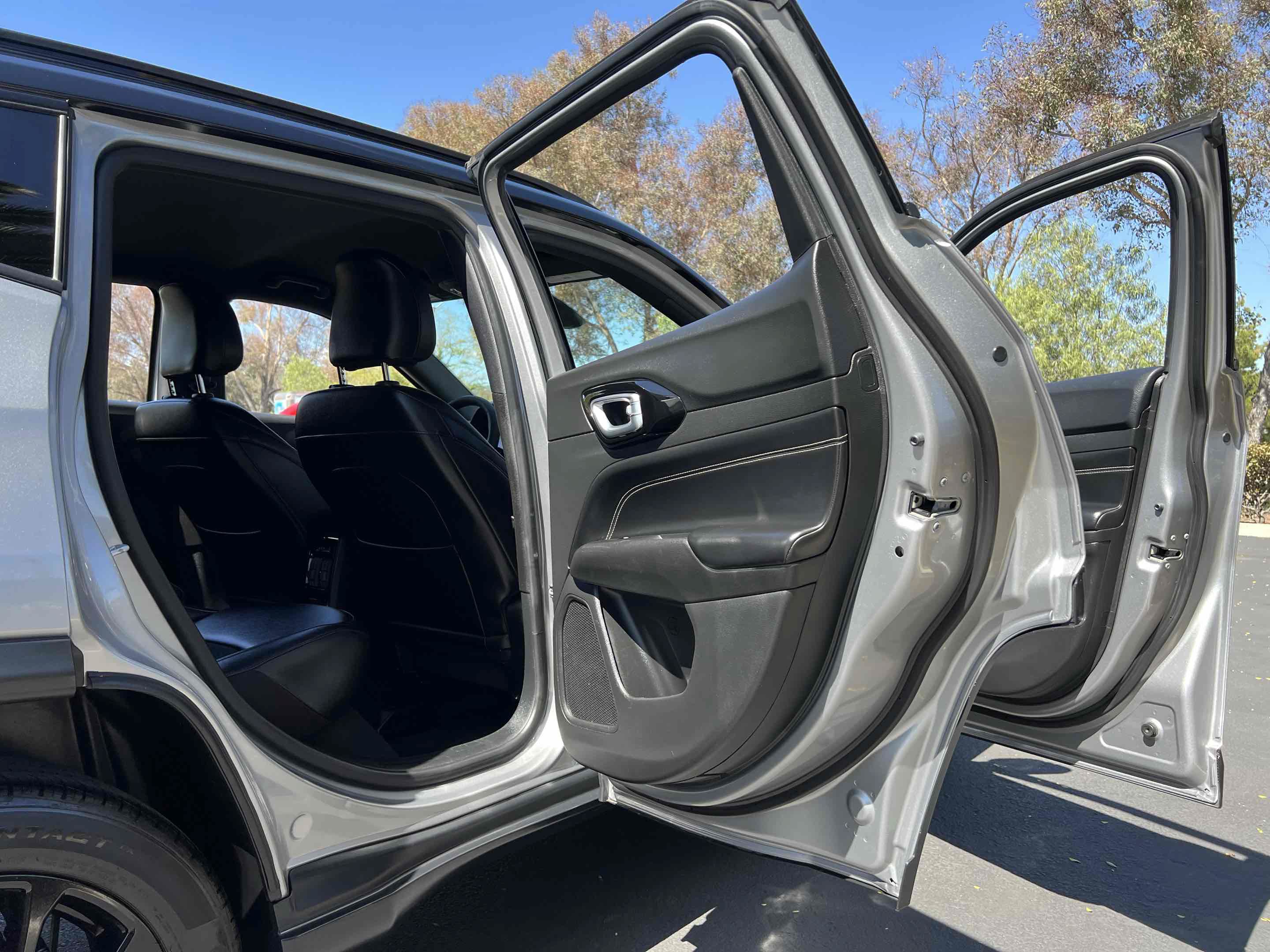 Used 2023 Jeep Compass Latitude AWD/4WD image 50