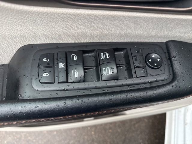 Used 2019 Chrysler Pacifica Touring-L image 19