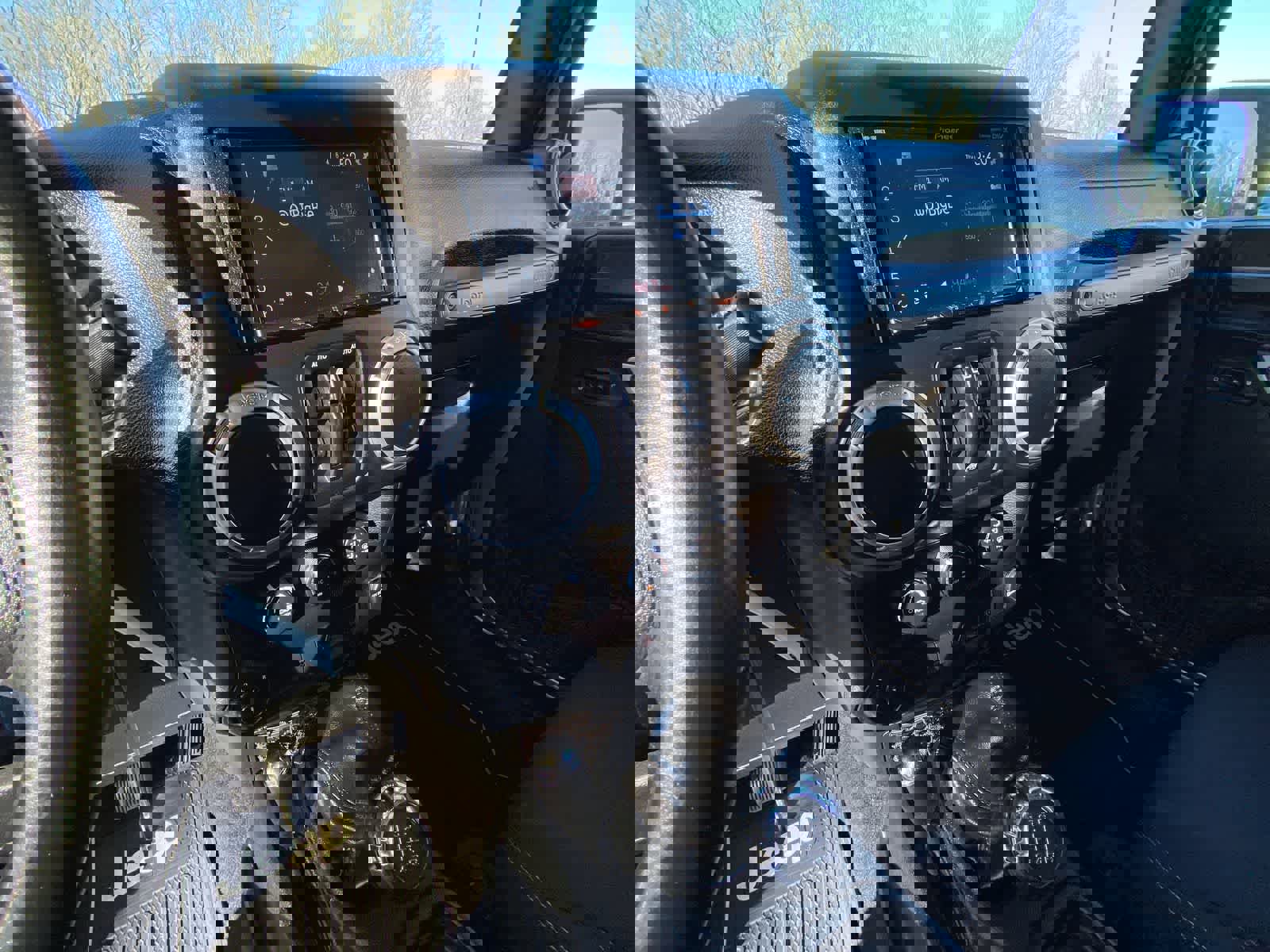 Used 2016 Jeep Wrangler Unlimited Sahara w/ Connectivity Group image 23