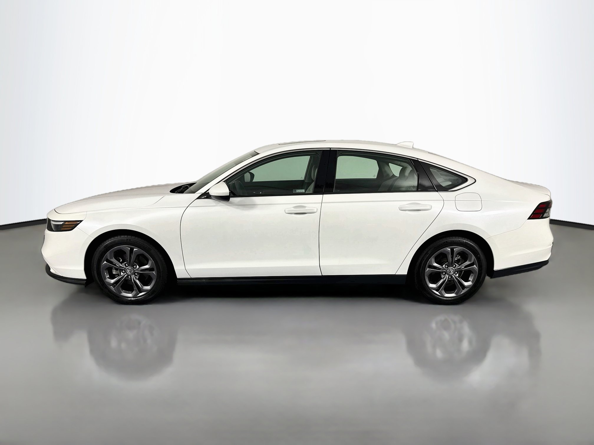 Certified 2023 Honda Accord EX image 8