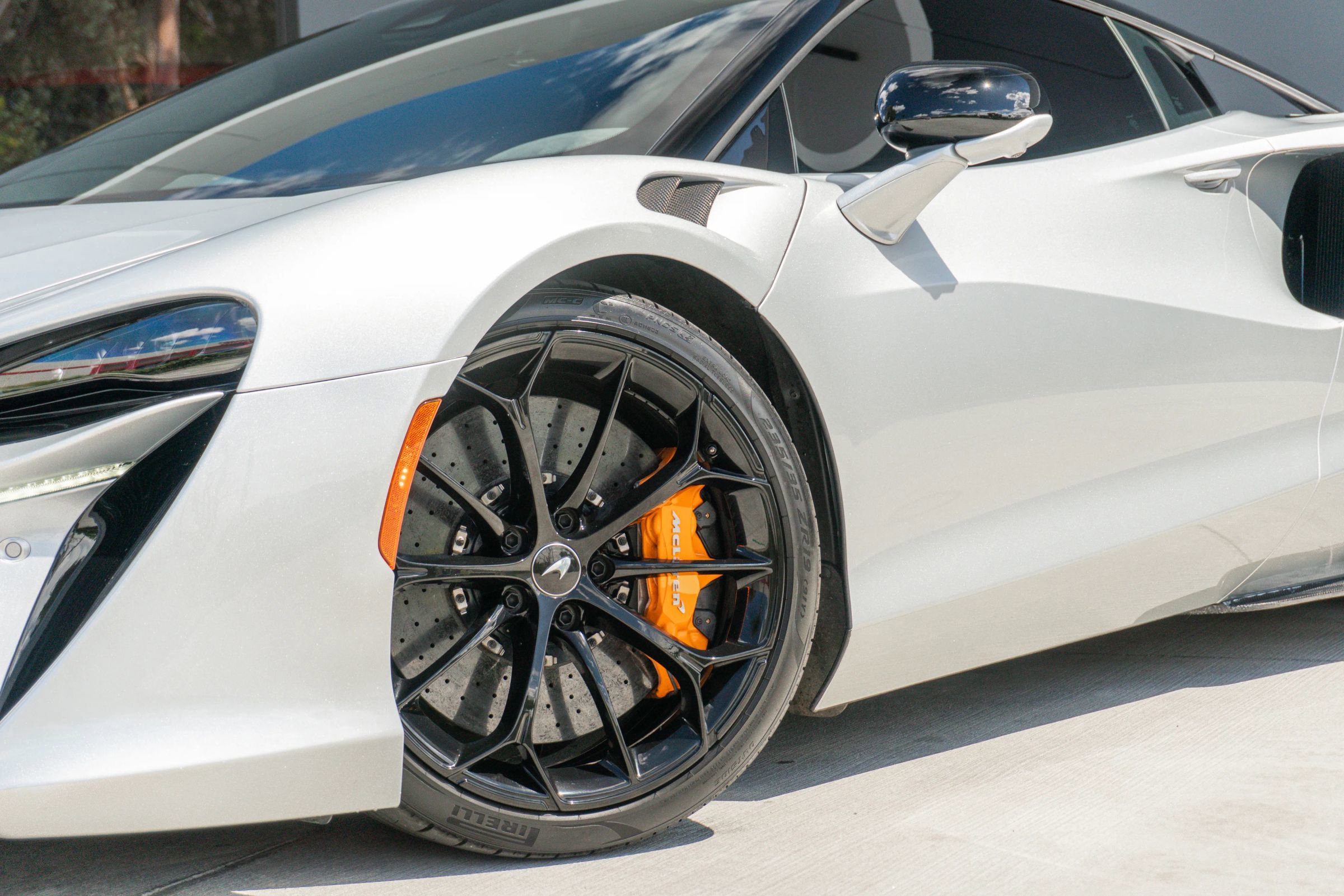 Used 2023 McLaren Artura RWD image 26