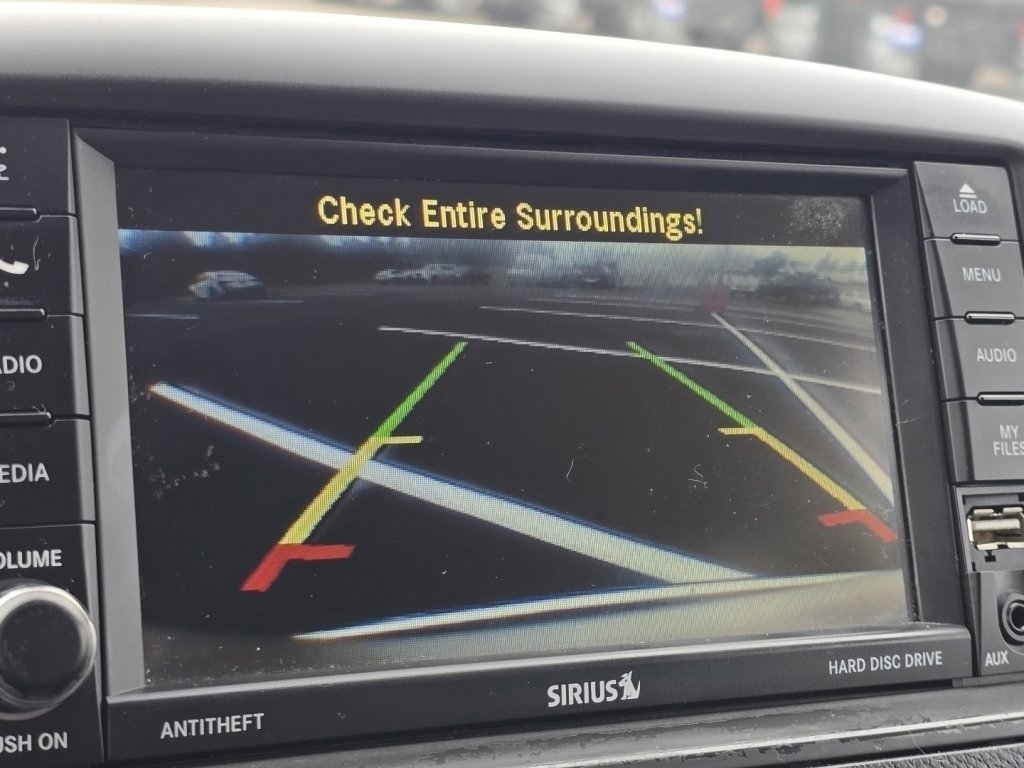 Used 2015 Chrysler Town & Country Touring-L w/ Driver Convenience Group image 5