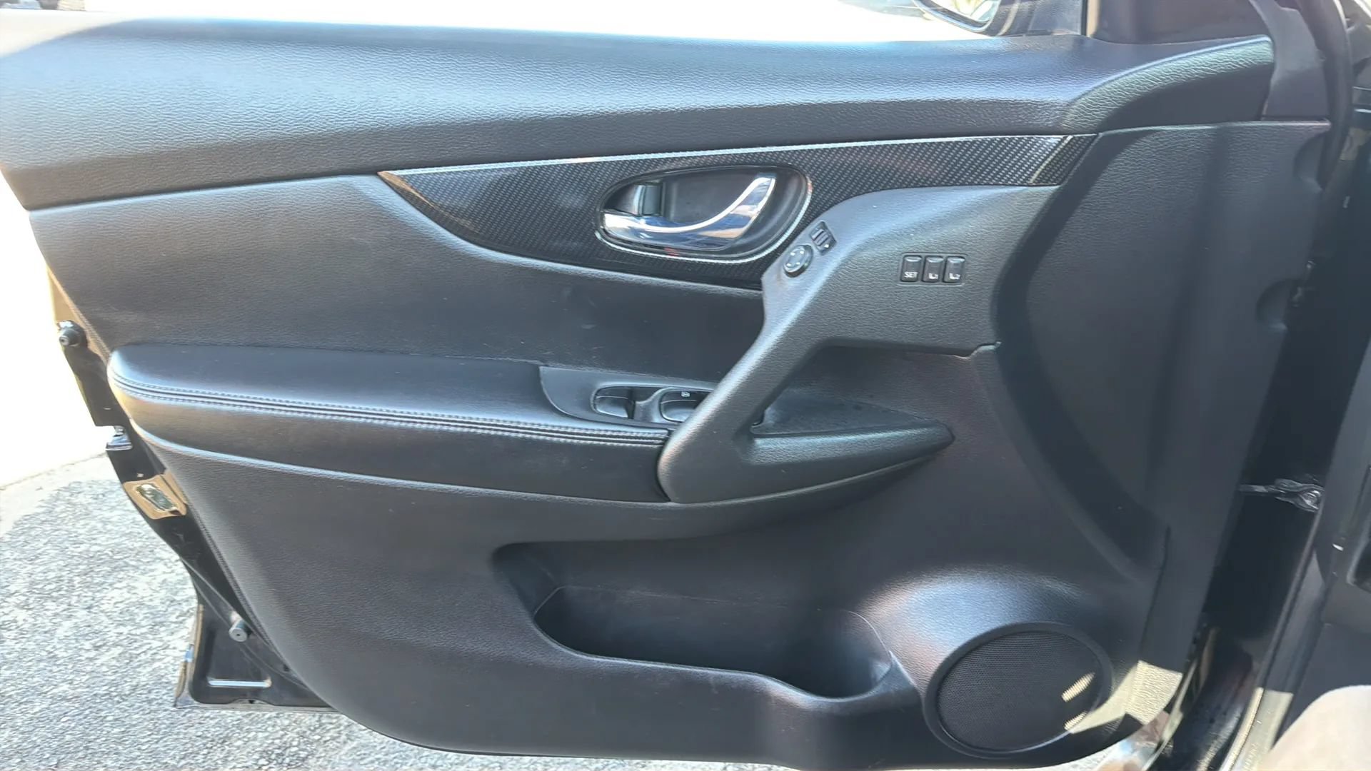 Used 2018 Nissan Rogue SL FWD image 18