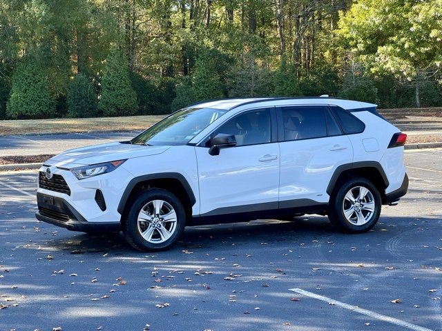 Used 2022 Toyota RAV4 LE image 2