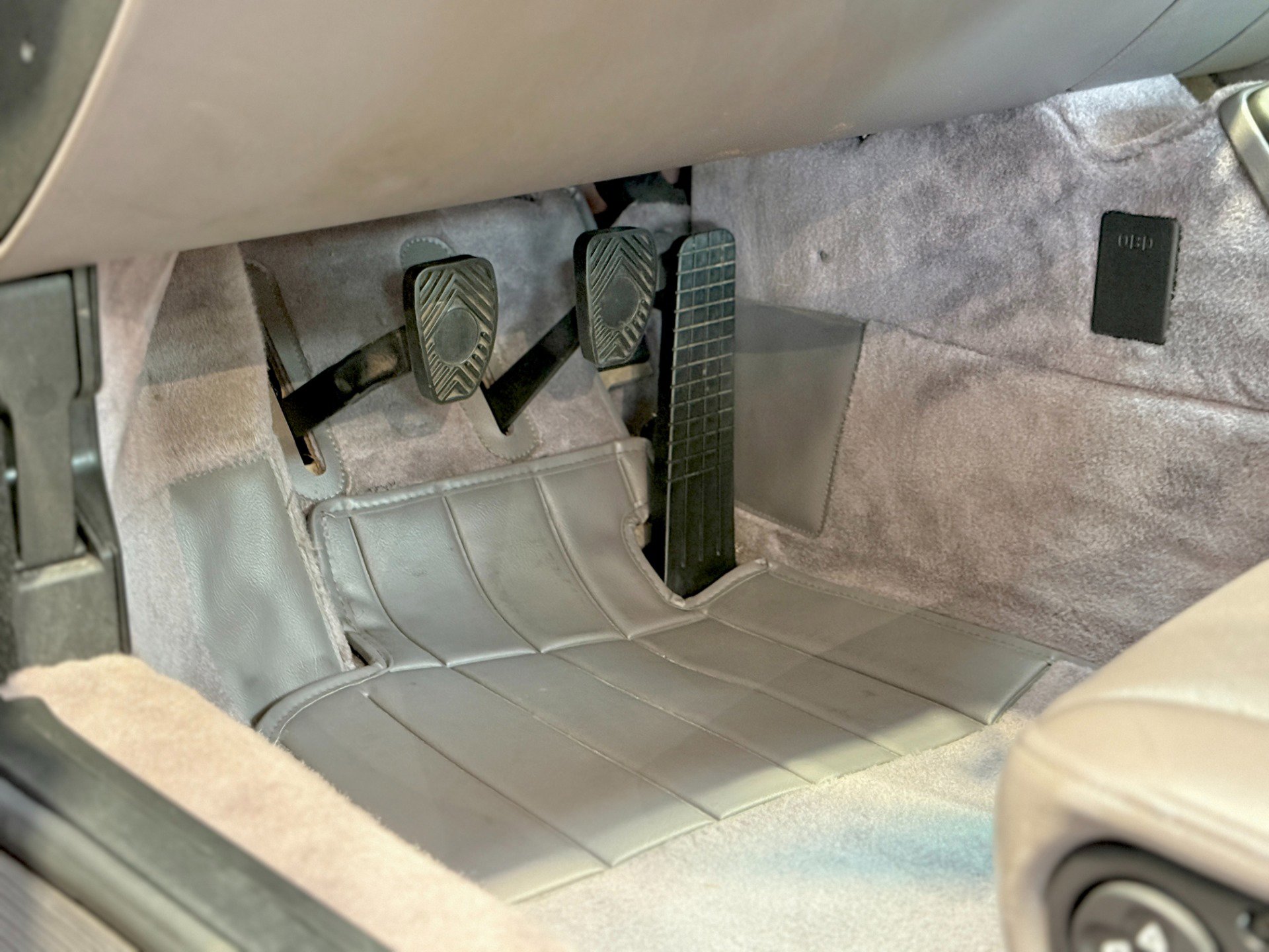 Used 1998 Porsche 911 Carrera S image 32