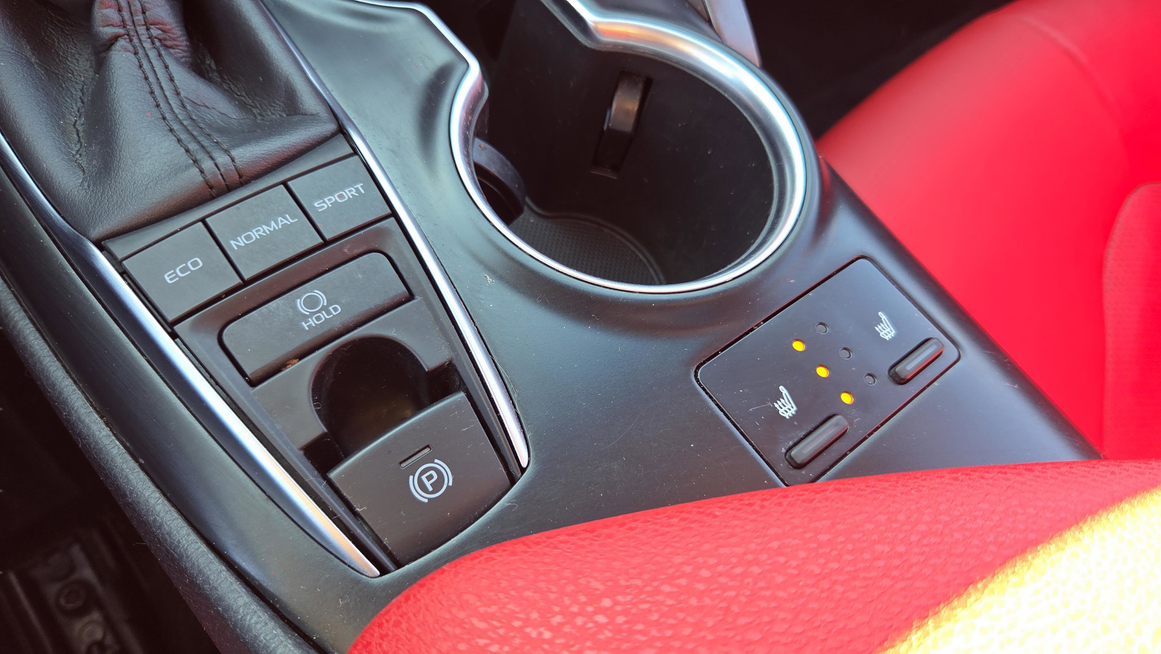 Used 2018 Toyota Camry XSE image 19