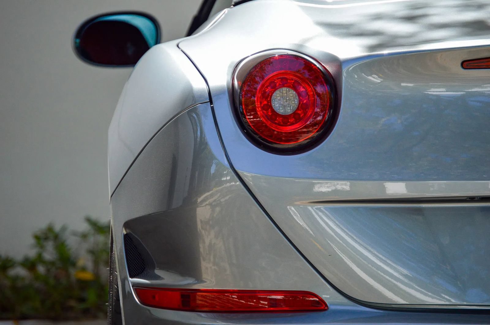 Used 2015 Ferrari California T RWD image 17
