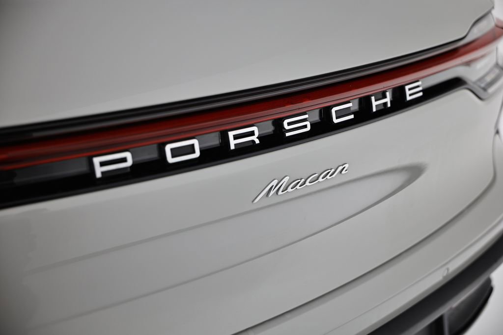 Used 2025 Porsche Macan image 14