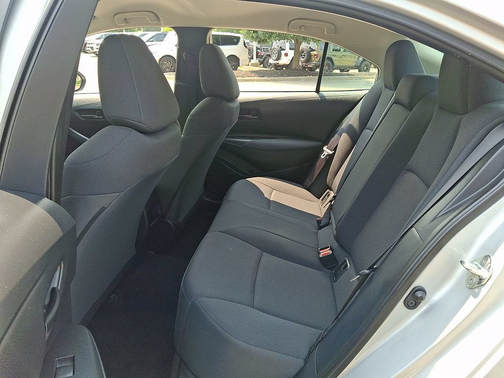 Used 2022 Toyota Corolla LE FWD image 12
