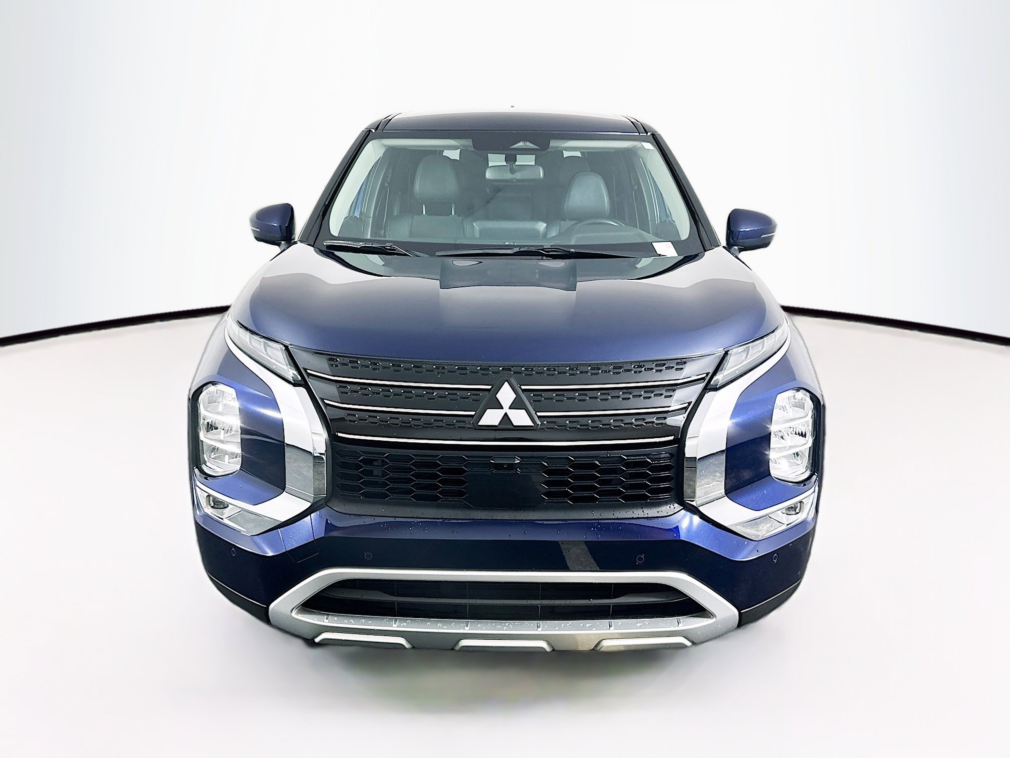 Used 2024 Mitsubishi Outlander SE FWD image 2