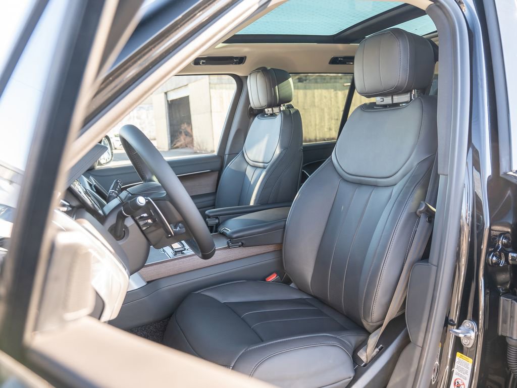 New 2026 Land Rover Range Rover SE image 19