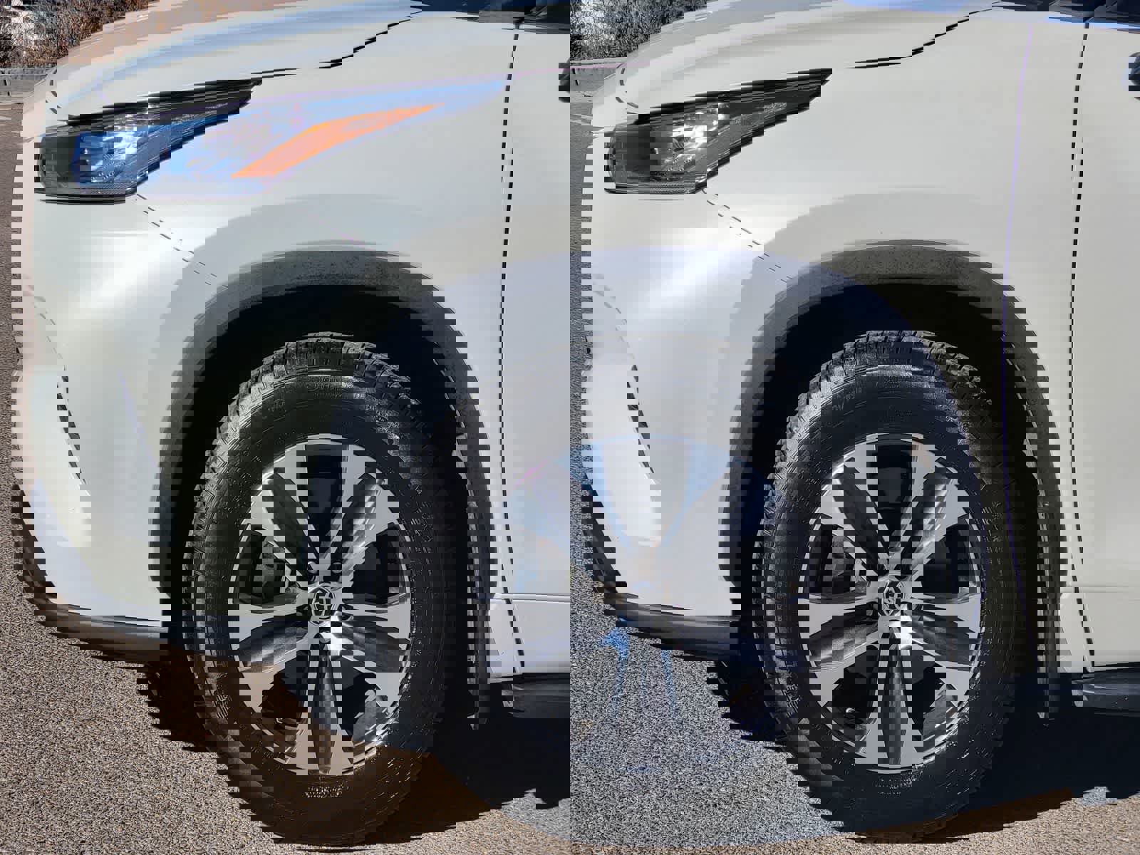 Used 2020 Toyota Highlander XLE image 9