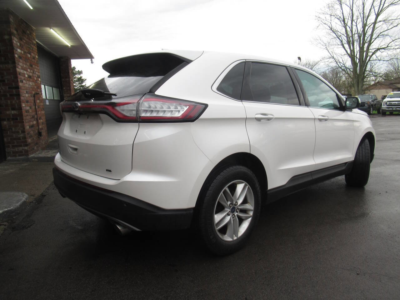 Used 2016 Ford Edge SEL w/ Equipment Group 201A AWD/4WD image 9