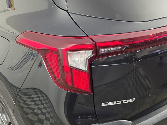 Used 2024 Kia Seltos LX AWD/4WD image 35