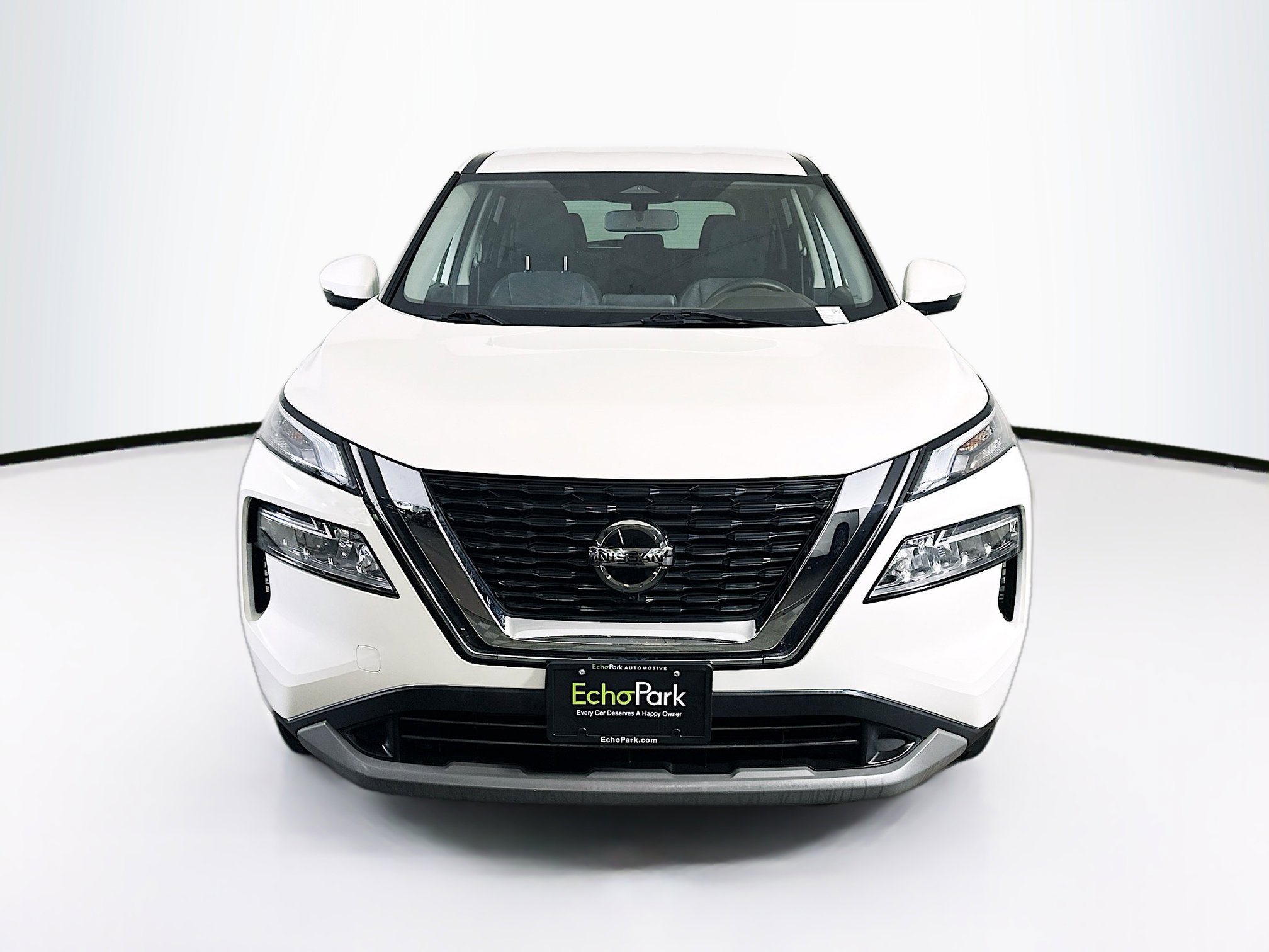 Used 2021 Nissan Rogue SV image 2