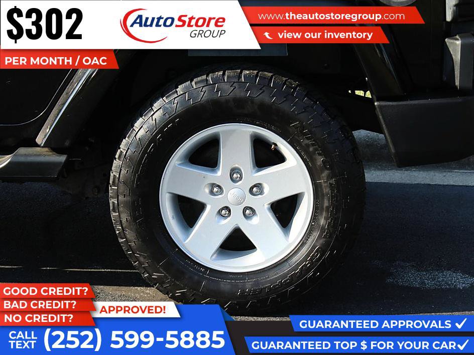 Used 2015 Jeep Wrangler Unlimited Sahara w/ Dual Top Group AWD/4WD image 9
