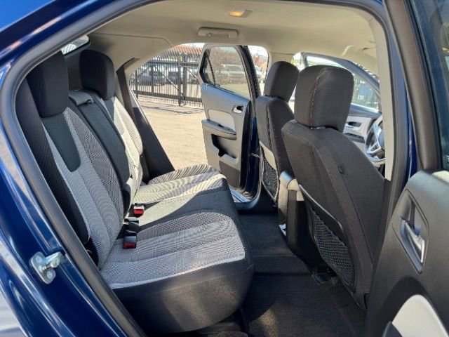 Used 2010 Chevrolet Equinox LT w/ Chrome Appearance Package image 13