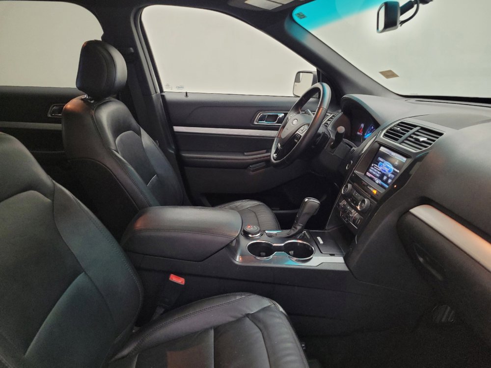 Used 2016 Ford Explorer XLT w/ Equipment Group 202A AWD/4WD image 21