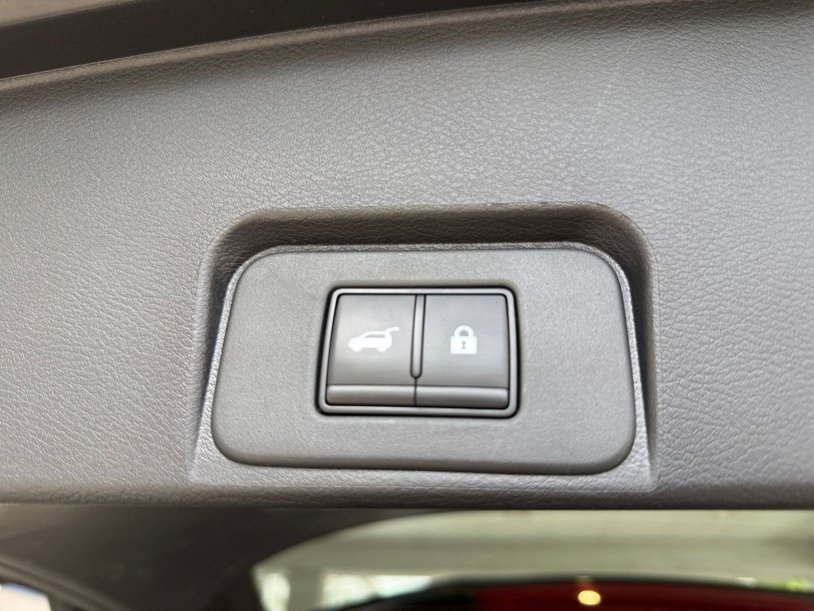 Used 2025 Nissan Rogue SV FWD image 23
