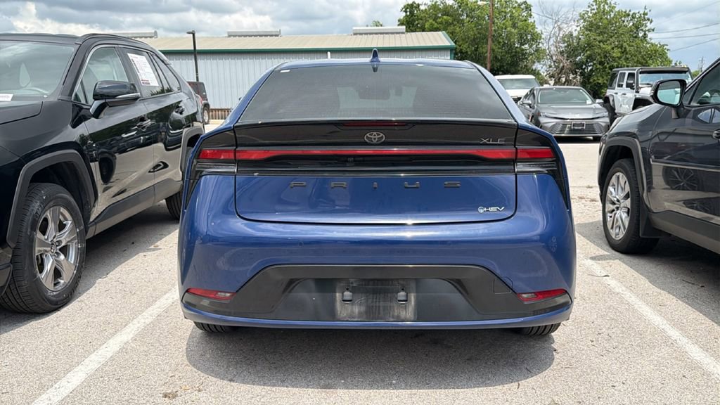 Used 2024 Toyota Prius XLE FWD image 6