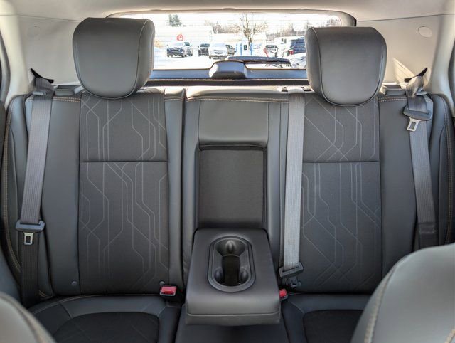 Used 2022 Chevrolet Trax LT w/ LT Convenience Package image 16