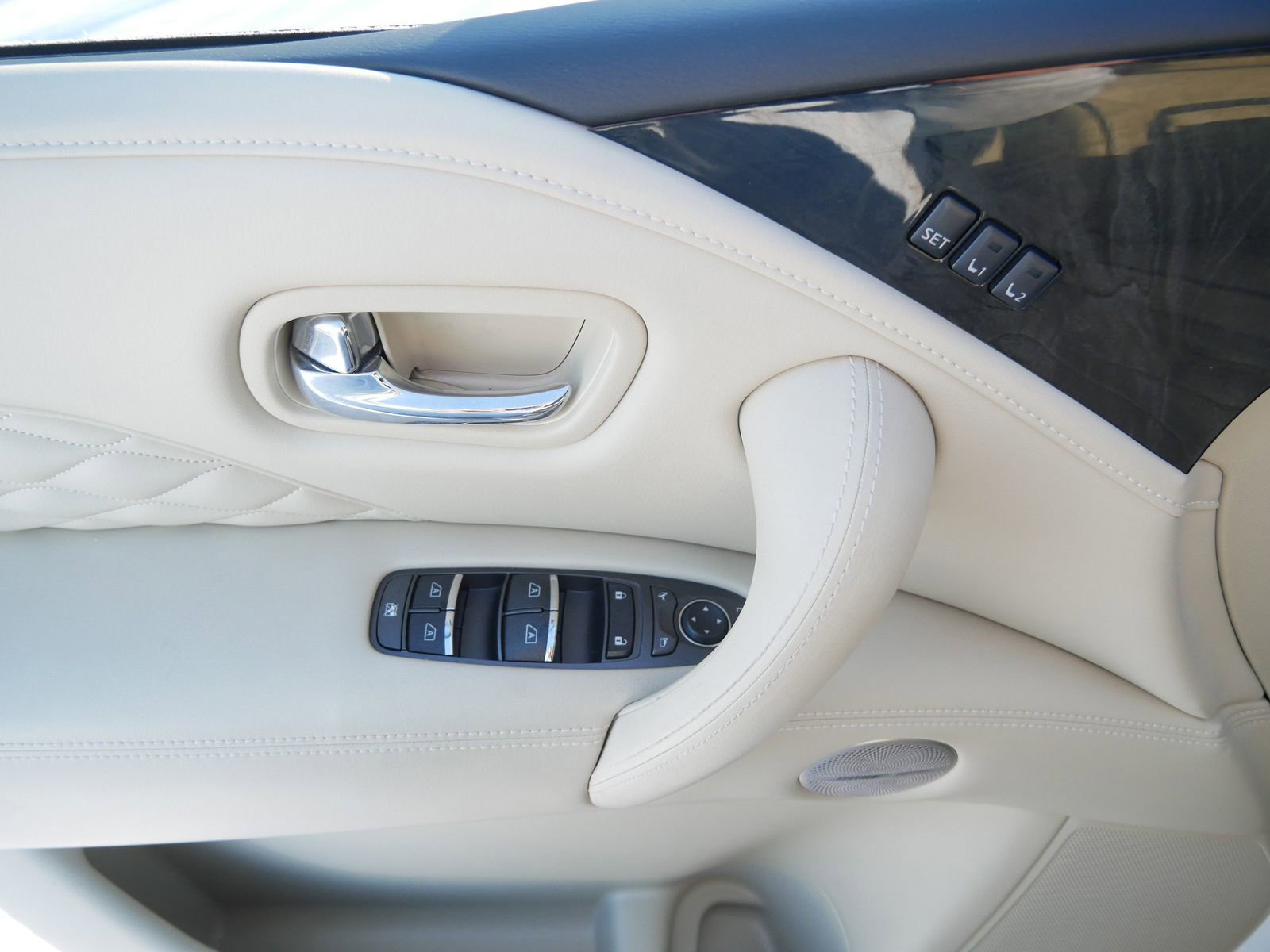 Used 2022 INFINITI QX80 Sensory w/ Cargo Package image 17