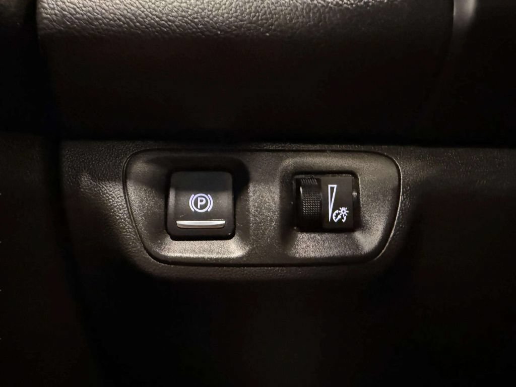 Used 2018 GMC Acadia Denali w/ Technology Package AWD/4WD image 45