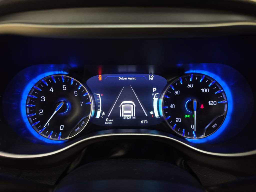 Certified 2023 Chrysler Pacifica Touring-L image 21