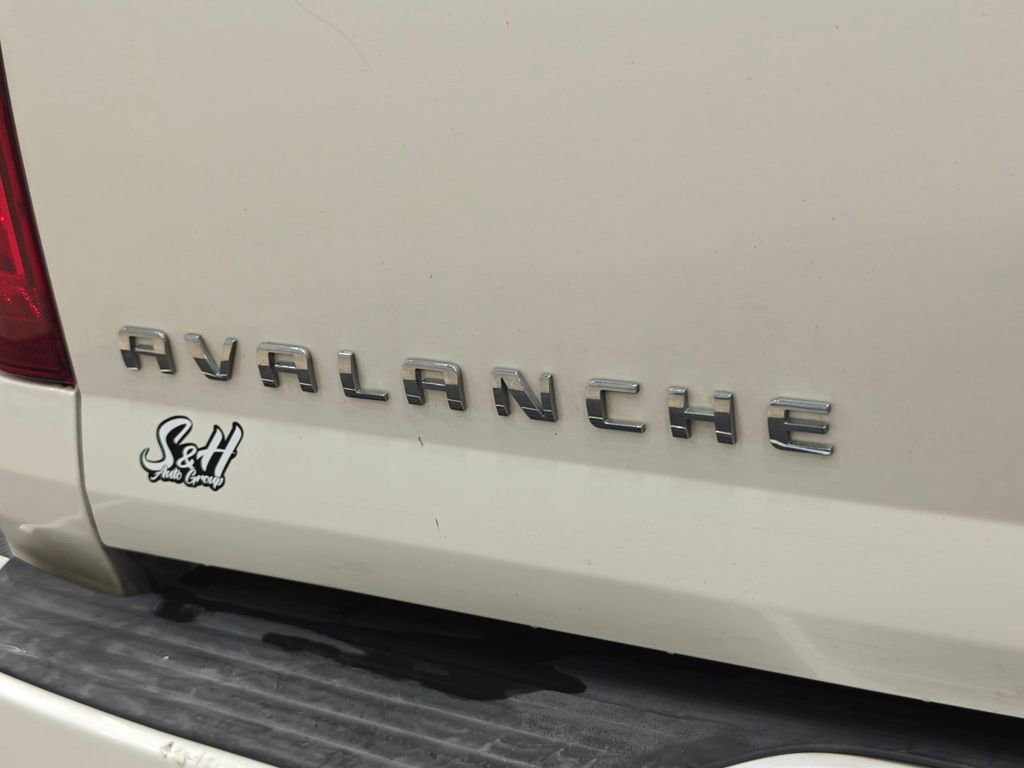 Used 2011 Chevrolet Avalanche LTZ AWD/4WD image 42