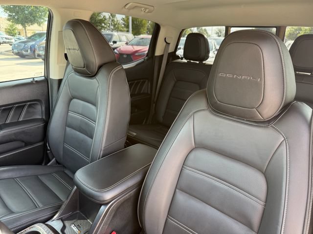 Used 2022 GMC Canyon Denali RWD image 13