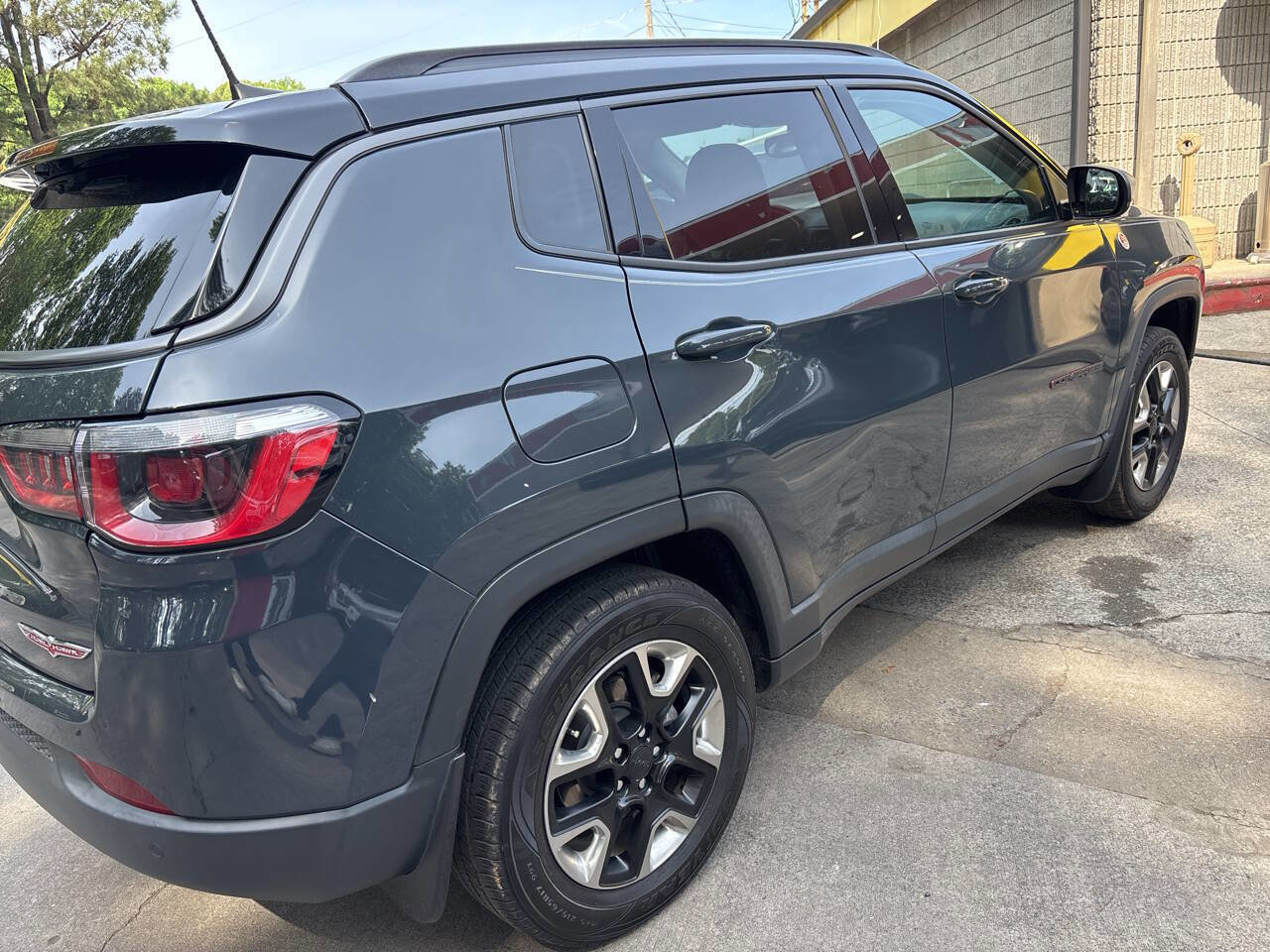 Used 2017 Jeep Compass Trailhawk w/ Leather Interior Group AWD/4WD image 5