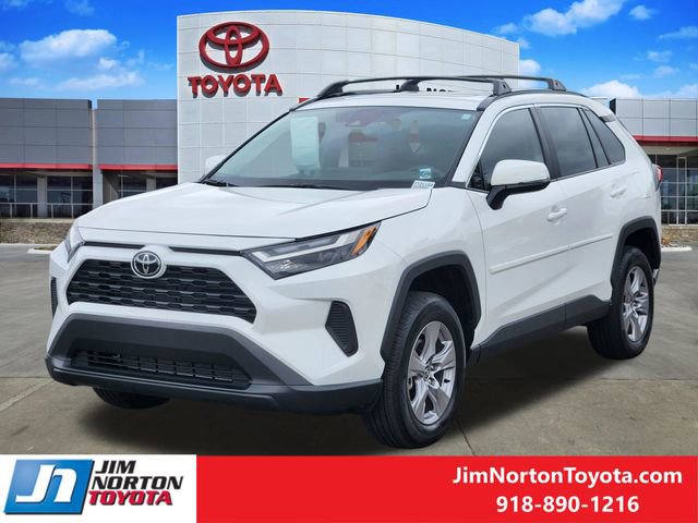 Used 2025 Toyota RAV4 XLE w/ Convenience Package FWD image 3