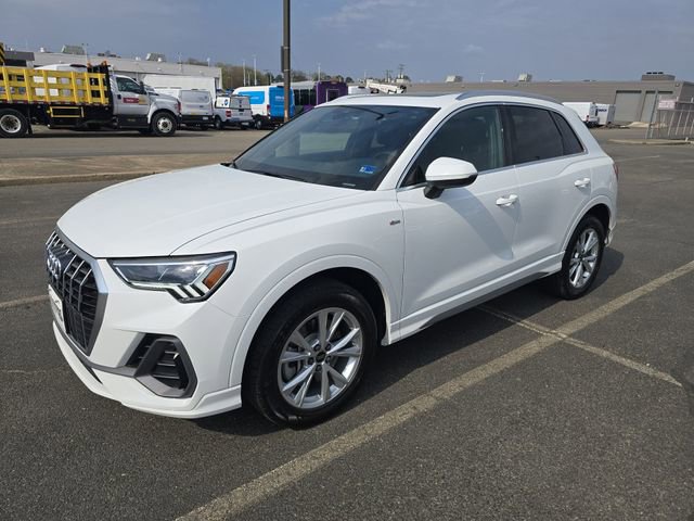Used 2024 Audi Q3 2.0T Premium image 1