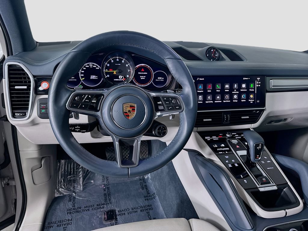 Certified 2023 Porsche Cayenne Platinum Edition image 25