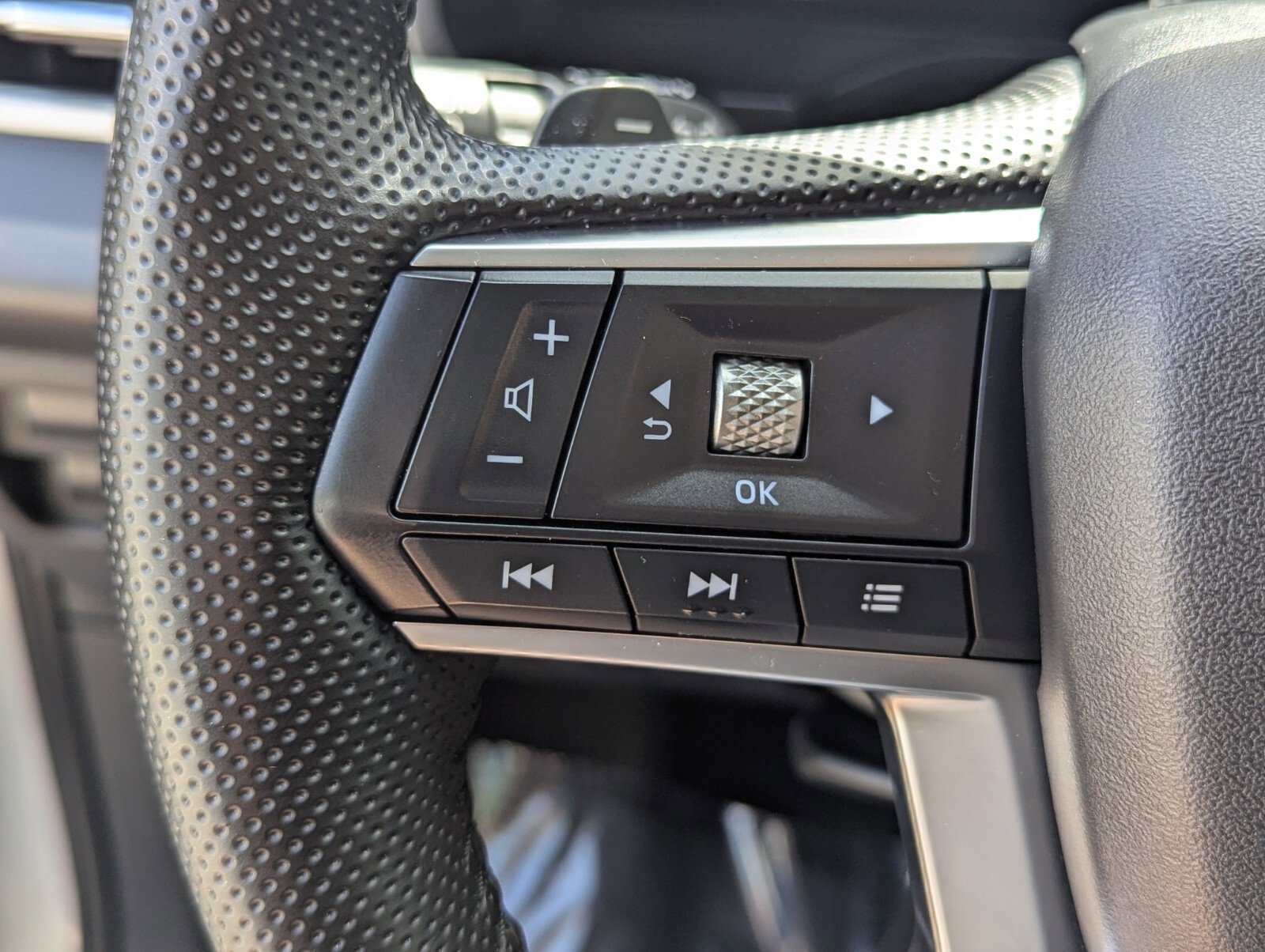 Used 2023 Mitsubishi Outlander SE FWD image 36