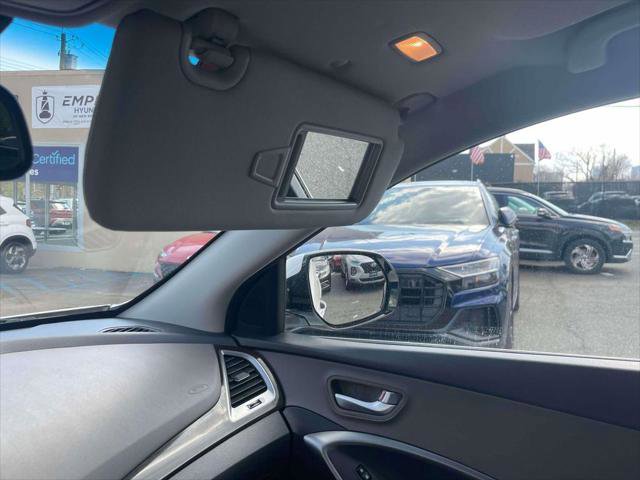 Used 2017 Hyundai Santa Fe SE image 32